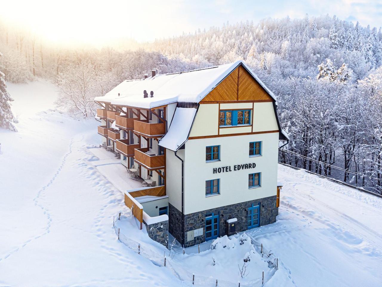 Hotel Edvard Френштат-под-Радгоштем Экстерьер фото
